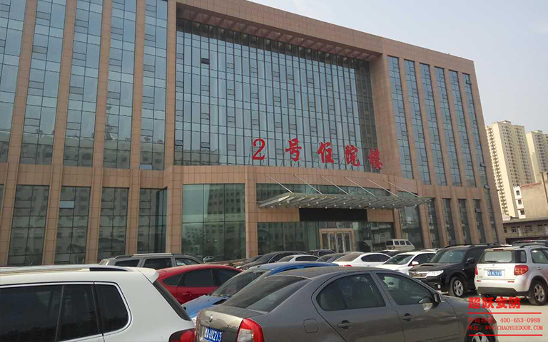 2016.04.11山西省心血管醫(yī)院住院部大樓防火門粘貼身份證及標牌施工