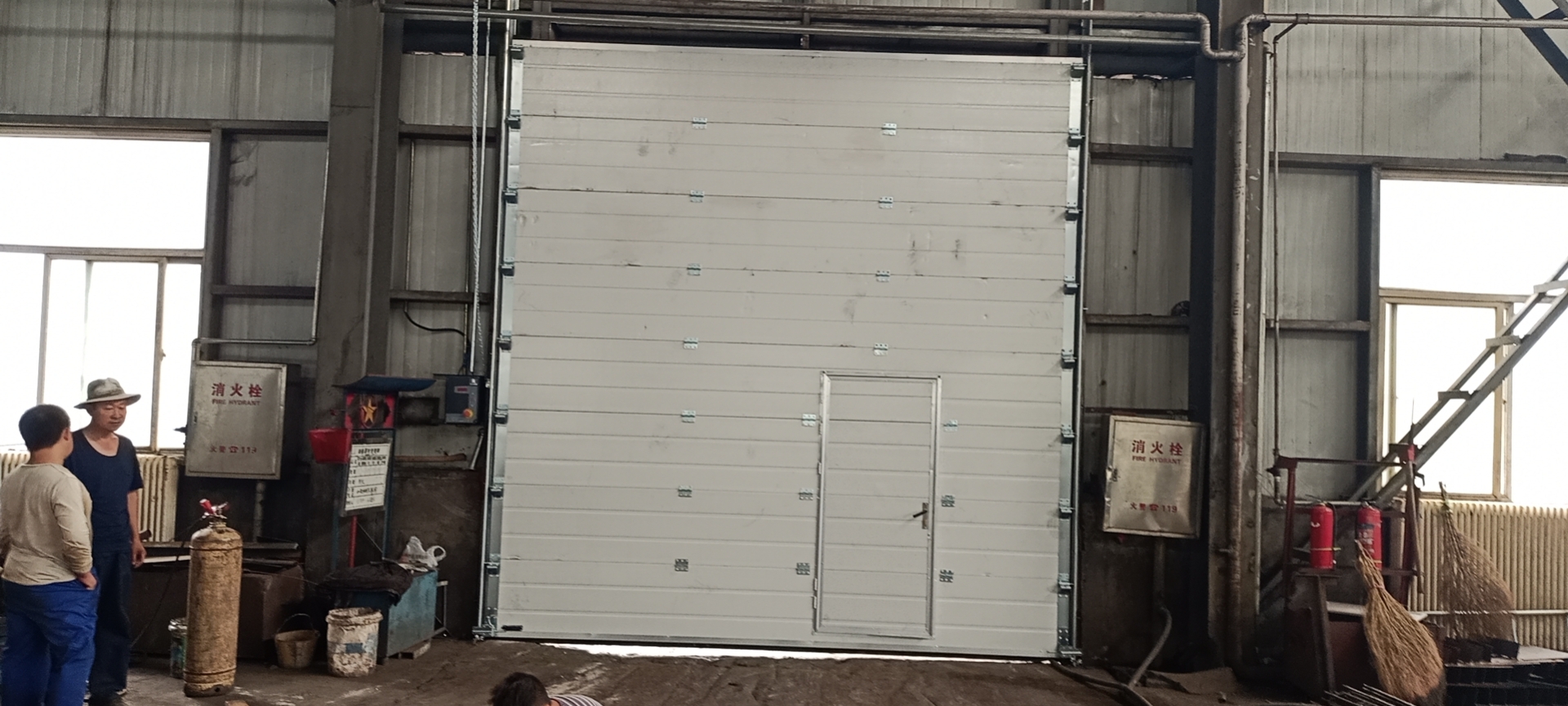 2020離石永寧煤業(yè)有限公司提升門安裝現(xiàn)場(chǎng)