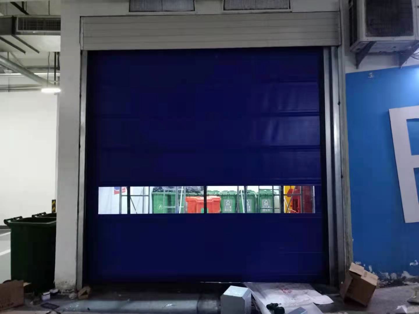 陽煤研發(fā)中心電動擋煙垂壁安裝施工中